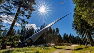Anlieferung von Rotorblättern auf die Freiländeralm