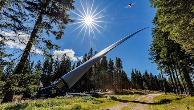 Anlieferung von Rotorblättern auf die Freiländeralm