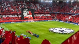 Das Kleßheimer Stadion ist nach längerer Zeit beim Supercup wieder restlos ausverkauft.