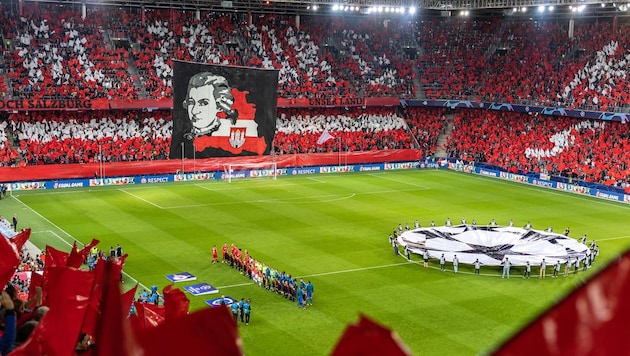 Das Kleßheimer Stadion ist nach längerer Zeit beim Supercup wieder restlos ausverkauft.