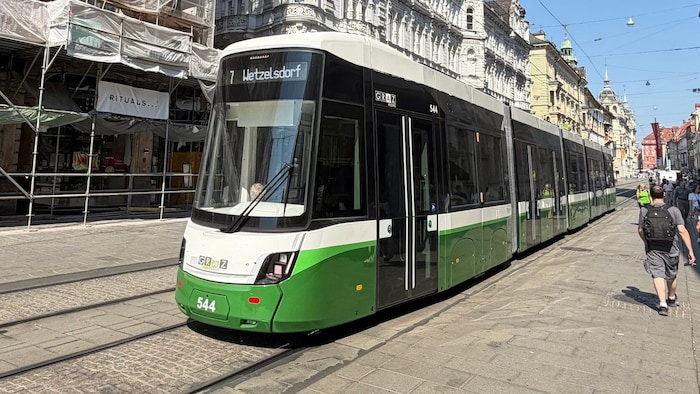 Sie fährt wirklich! Die neue Flexity-Straßenbahn
