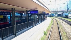 Die Täter verfolgten die Frauen vom Bahnhof auf die Bahnhofstraße.