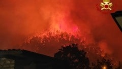 Am Freitagabend loderte ein gewaltiger Waldbrand am Gardasee.
