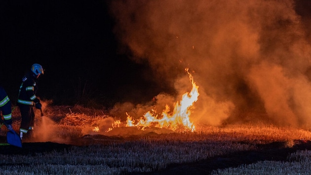 Florianis löschten den durch einen Feuerwerkskörper ausgelösten Brand (Symbolfoto).
