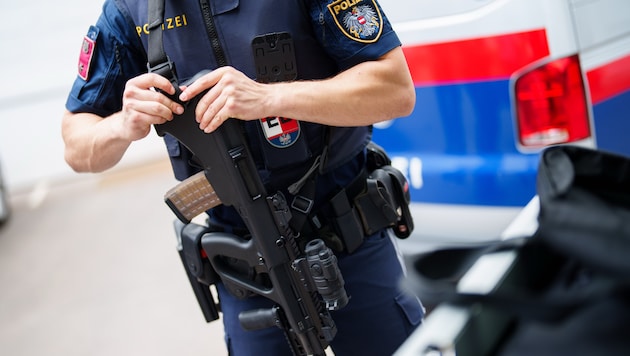 Several police officers from the Fünfhaus City Police Precinct and the Rapid Response Unit were ...