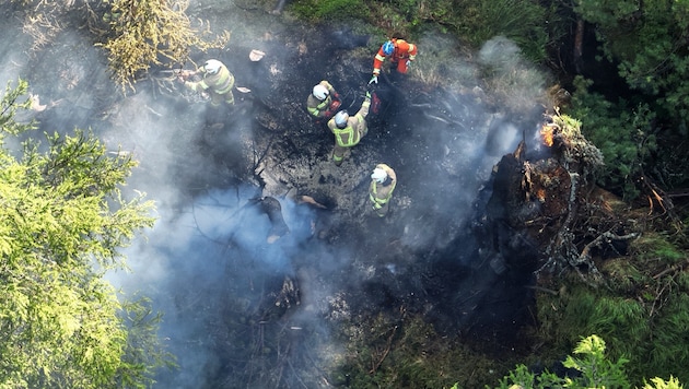 Ein Drohnenbild zeigt die Arbeit der Lungauer Feuerwehrleute.