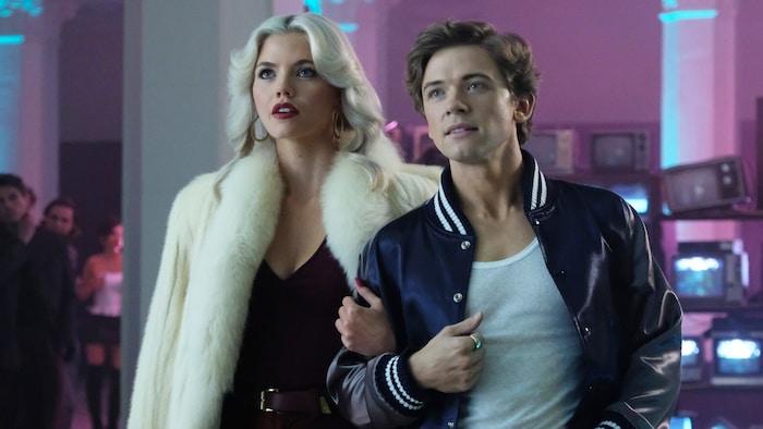 Entdecken sich und das Leben: Ellis (Igby Rigney) und Freundin Debbie (Hayes Warner).