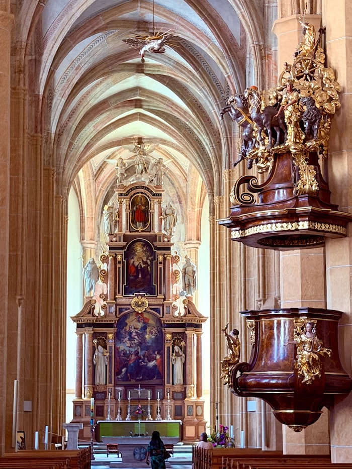 Gotische Struktur trifft auf barocke Pracht: Die Stiftskirche erstrahlt zum Jubiläum in neuem ...