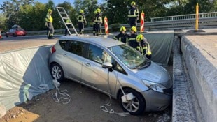 Das zweite Fahrzeug landete zumindest auf den Rädern.