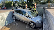 Das zweite Fahrzeug landete zumindest auf den Rädern.