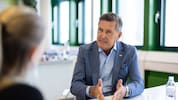 „Es sind weiterhin aufgemotzte Scooter unterwegs“: Verkehrsminister Peter Hanke hat neue ...