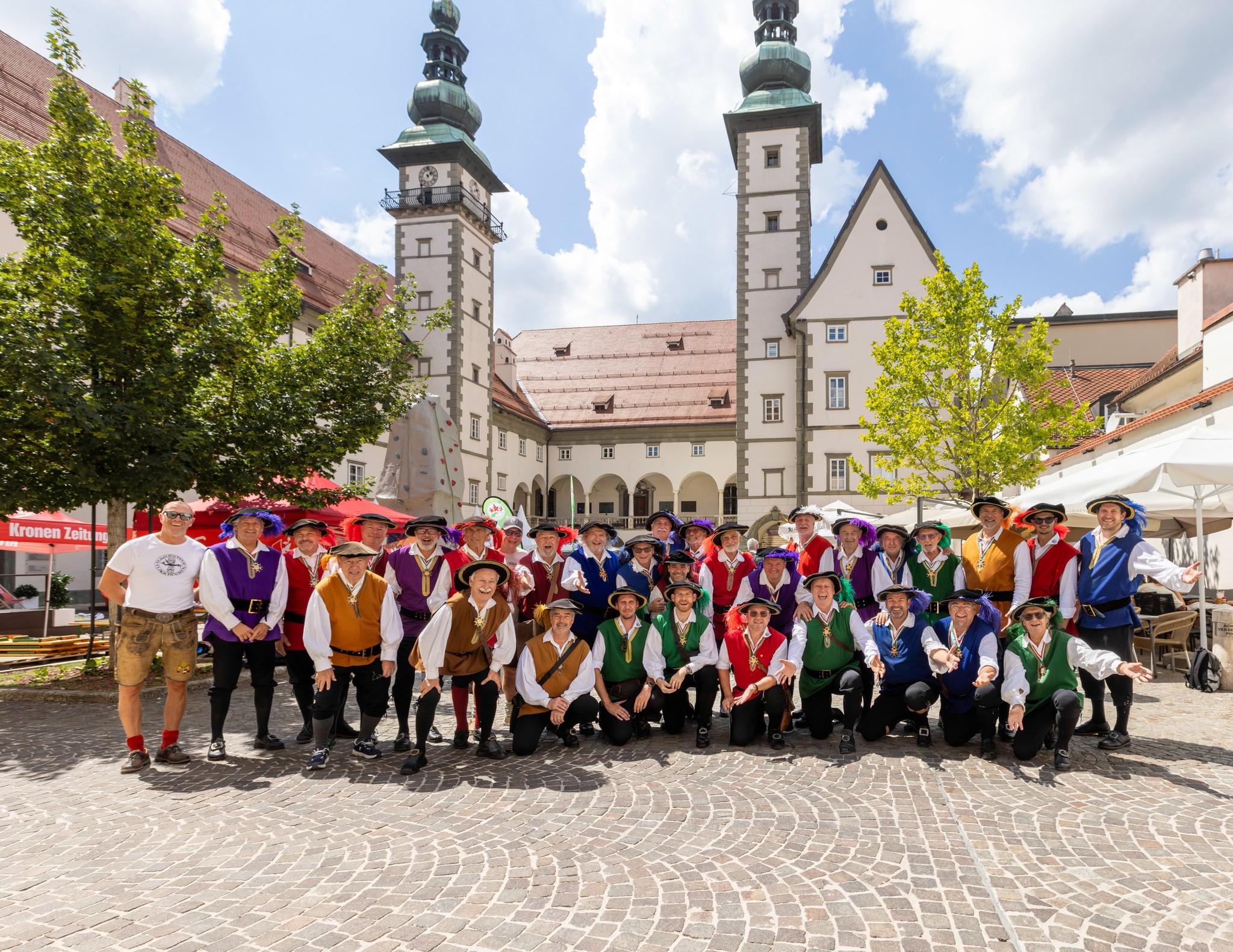 Ein bisschen müde ob der intensiven Organisationszeit und Arbeit auf dem großen Fest, aber ...