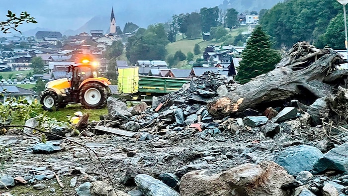 Etliche Tonnen an Geröll rissen die Bäche mit sich, wie hier in Uttendorf.