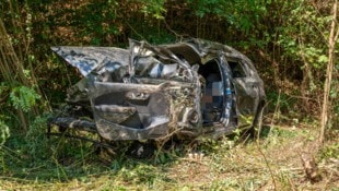 Das Auto wurde völlig zerstört.