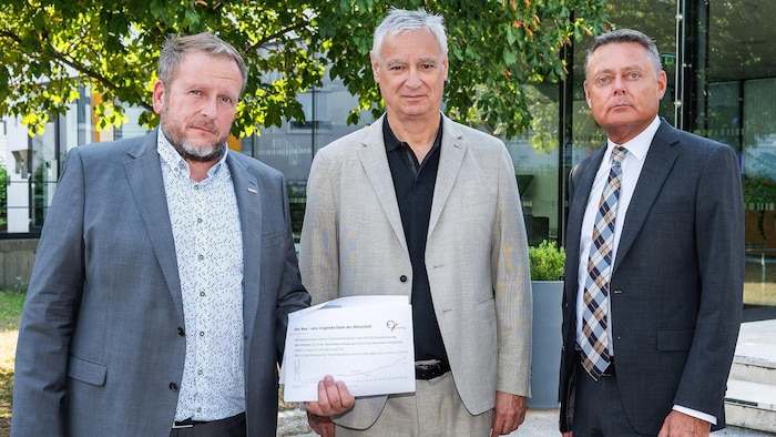 Spartenobmann Jochen Flicker, Bau-Innungsmeister Günther Lehner und Christoph M. Schneider ...