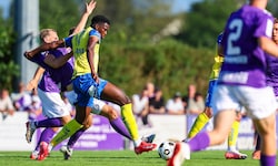 Austria Salzburg im Duell mit der Vienna.
