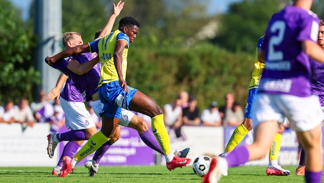 Austria Salzburg im Duell mit der Vienna.