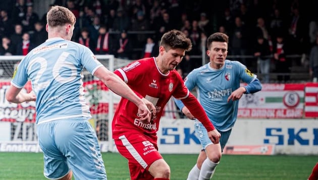 Weil Christoph Wengler (hier noch bei Steyr) sich am Knie verletzte, wurde das Match Anfang ...