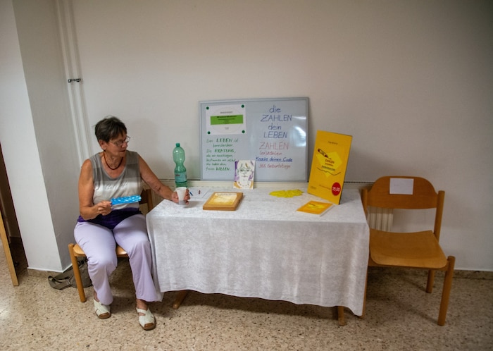 Inge Mimlich schaut in der Sporthauptschule für sie in die Zahlen. Denn: Das Leben ist ...