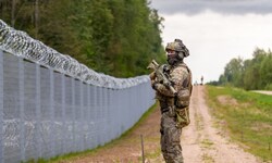 Ein Soldat an der lettischen NATO-Außengrenze: Mit einem Angriff auf das Baltikum könnte ...