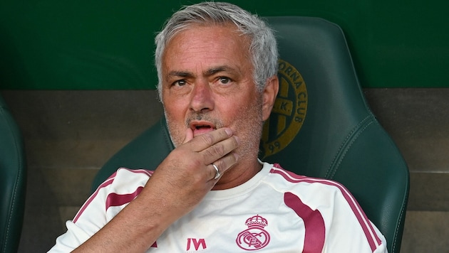 Auch Trainer Jose Mourinho ist von der Entscheidung betroffen.
