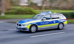 Einsatzkräfte nahmen den Jugendlichen kurz nach der Tat fest.