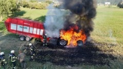 Der Traktor stand binnen weniger Minuten in Vollbrand.