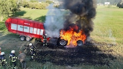 Der Traktor stand binnen weniger Minuten in Vollbrand.