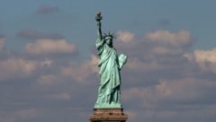 In der Nähe der berühmten Freiheitsstatue kam es am späten Samstagabend zu einem Bootsunglück. ...