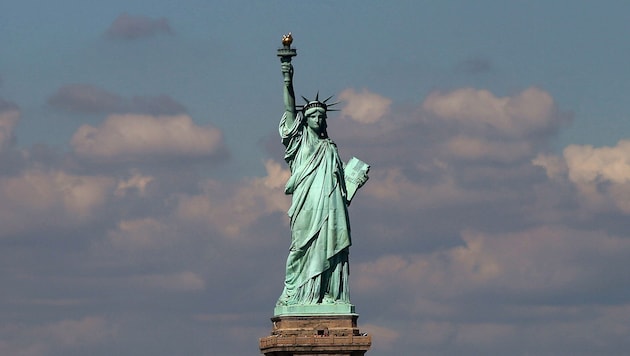In der Nähe der berühmten Freiheitsstatue kam es am späten Samstagabend zu einem Bootsunglück. ...