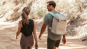 Der Yeti-Rucksack hält bis zu 33 Dosen a 355 ml oder sieben Weinflaschen kühl. 