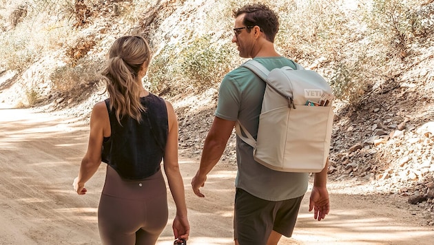 Der Yeti-Rucksack hält bis zu 33 Dosen a 355 ml oder sieben Weinflaschen kühl.