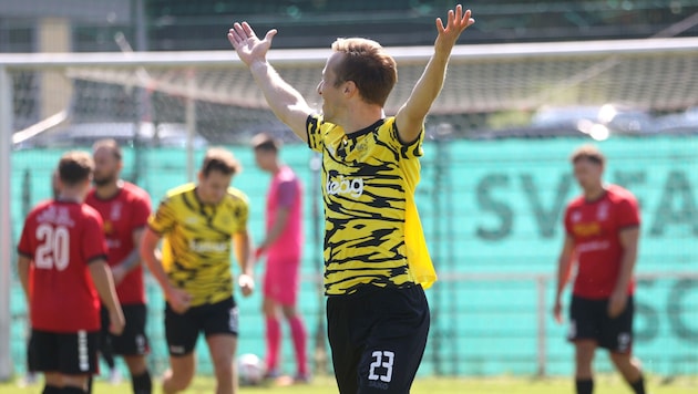 Roman Adunka köpfte den Ball aus 25 Metern ins Kreuzeck!