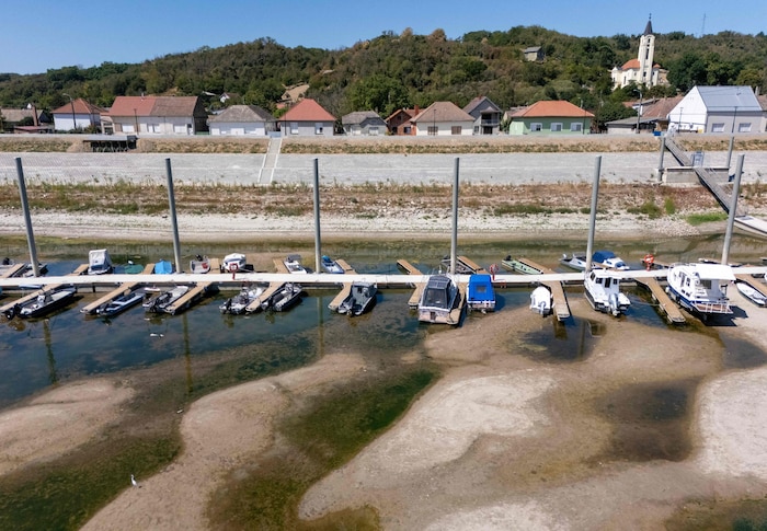 Die Wasserstände in Europa sind teilweise – wie hier in der Donau in Kroatien – extrem niedrig.