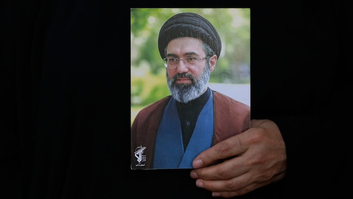 Haben Sie diesen Mann gesehen? Irans Oberster Führer ist weiter untergetaucht.
