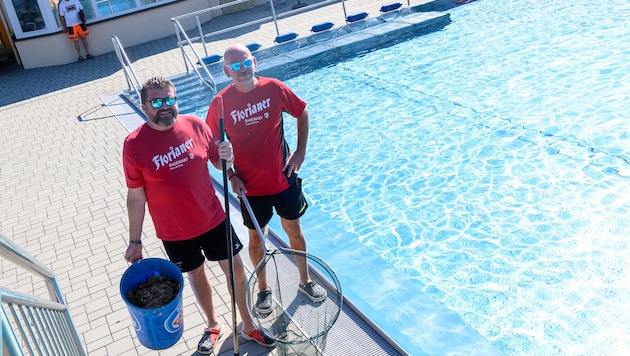 Klaus Lehner und Csaba Bozsu haben den Überblick im Freibad in St. Florian.