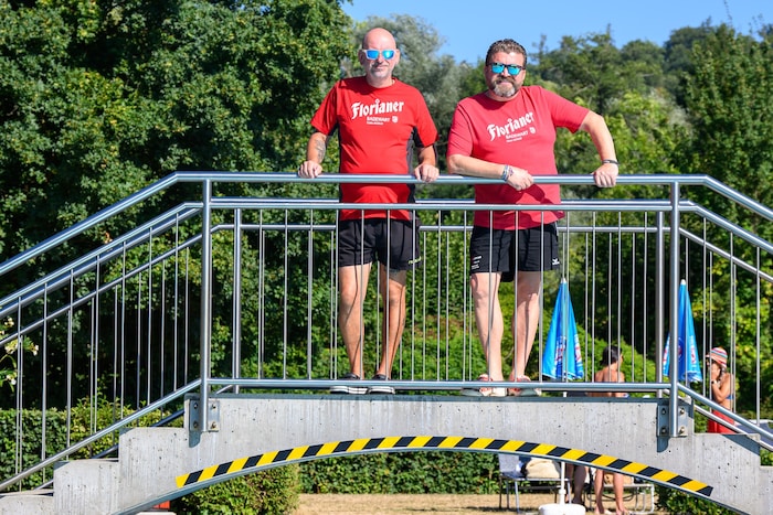 Die beiden Bademeister Klaus Lehner und Csaba Bozsuk.