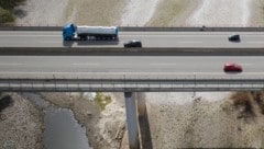 Der Rhein gilt als wichtigste Wasserstraße Europas. Doch ausgerechnet an einem der bedeutendsten ...