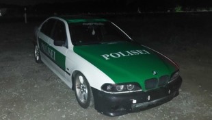 Die echte Polizei nahm an diesem Fahrzeug die Nummerntafeln ab.