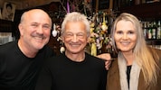 Kult-Gastronom und Organisator Niki und Brigitte Neunteufel mit Boris Bukowski. 
