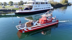 Das völlig zerstörte Segelschiff wurde damals vom Feuerwehrboot „Föhn“ geborgen.