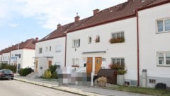 Die zwölfköpfige Familie bewohnt eine Haushälfte in der Gemeindebau-Siedlung in Wien-Hietzing.