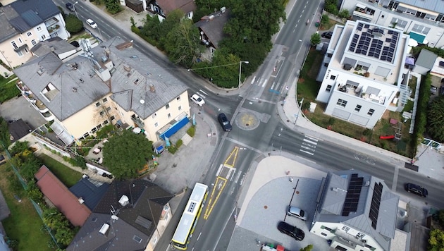 Der Blick von oben zeigt: Es steht beim Kreisverkehr nur wenig Platz zur Verfügung.