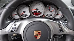 Einen Porsche mit 480 PS, vermutlich ein 911er, lenkte der Fahrer zu laut an der Polizei vorbei.