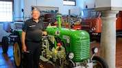 Kustos Erwin Chalupar: „Der Traktor wird uns beim Rangieren historischer Großfahrzeuge gute ...