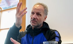 Austria-Sportchef Roli Kirchler ärgert sich über die Situation.