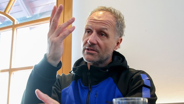 Austria-Sportchef Roli Kirchler ärgert sich über die Situation.