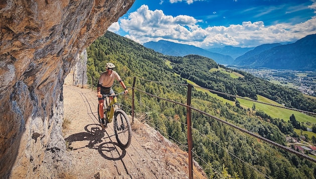 Spektakulär: mit dem Mountainbike in der Ewigen Wand hoch über Bad Goisern.