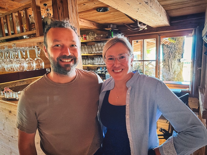 Dominik und Karin Peinsteiner freuen sich über die viele Mountainbiker.