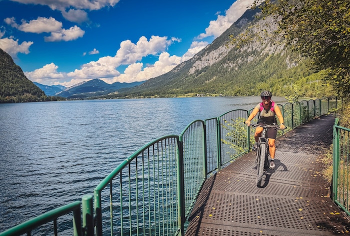 Der spektakuläre Abschnitt des Ostuferradwegs kurz vor Obertraun.